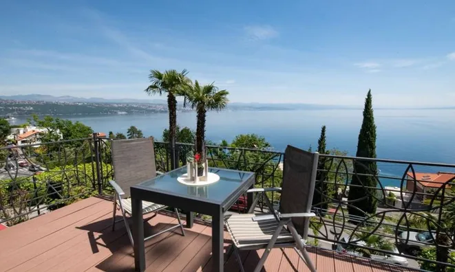 Недвижимость Четырёхкомнатная квартира, Центр: 1