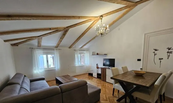 Недвижимость Трехкомнатная квартира в центре: 2