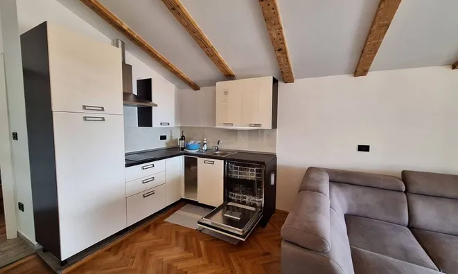 Недвижимость Трехкомнатная квартира в центре: 5