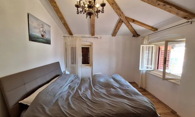 Недвижимость Трехкомнатная квартира в центре: 7