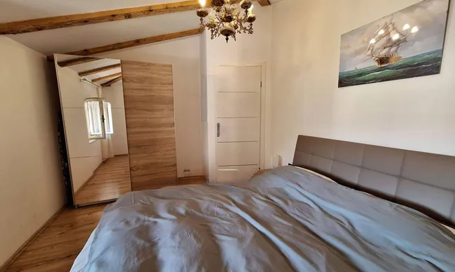 Недвижимость Трехкомнатная квартира в центре: 8