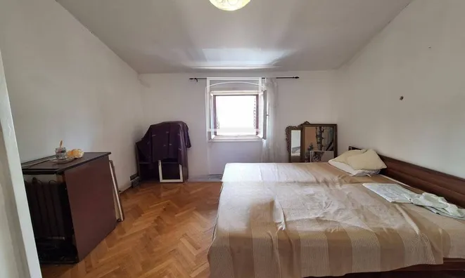 Недвижимость Трехкомнатная квартира в центре: 9