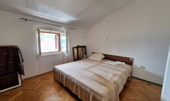 Недвижимость Трехкомнатная квартира в центре: 10