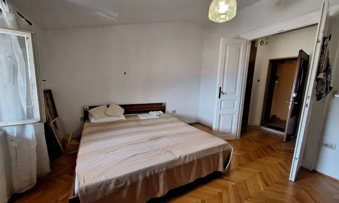 Недвижимость Трехкомнатная квартира в центре: 11