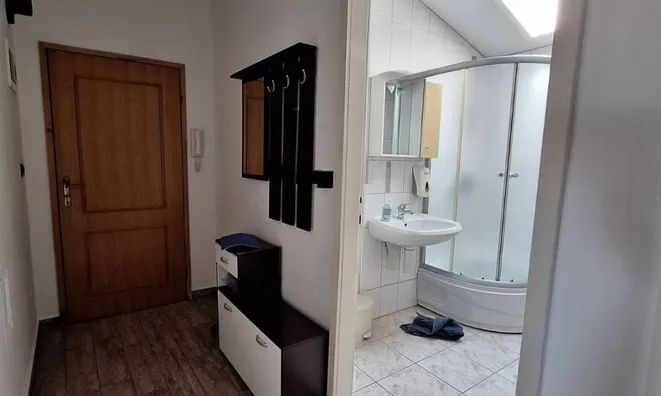 Недвижимость Трехкомнатная квартира в центре: 13