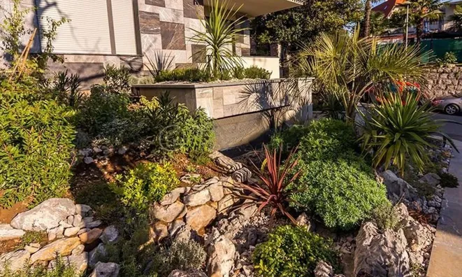 Недвижимость Четырехкомнатная квартира Центр: 3