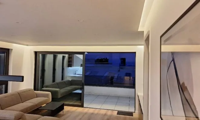 Недвижимость Трехкомнатная квартира Центр: 2