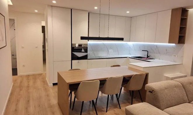 Недвижимость Трехкомнатная квартира Центр: 6