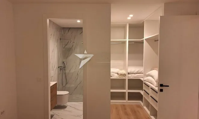 Недвижимость Трехкомнатная квартира Центр: 9