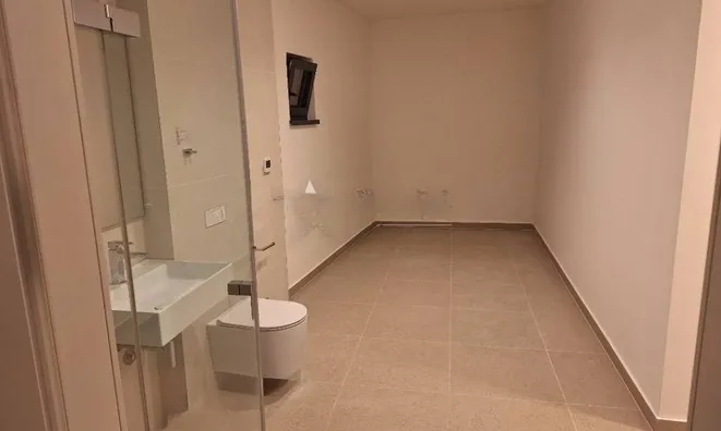 Недвижимость Трехкомнатная квартира Центр: 12