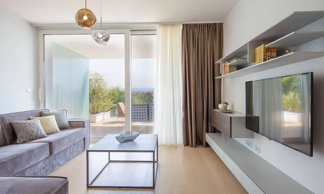 Недвижимость Двухкомнатная квартира в центре Опатии: 2