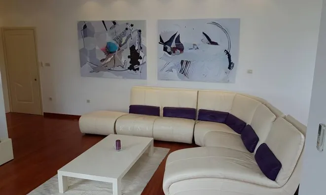 Недвижимость Трёхкомнатная квартира, Центр: 6