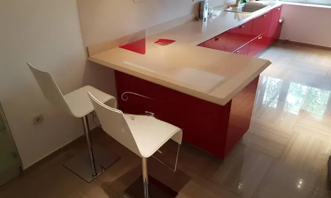 Недвижимость Трёхкомнатная квартира, Центр: 7