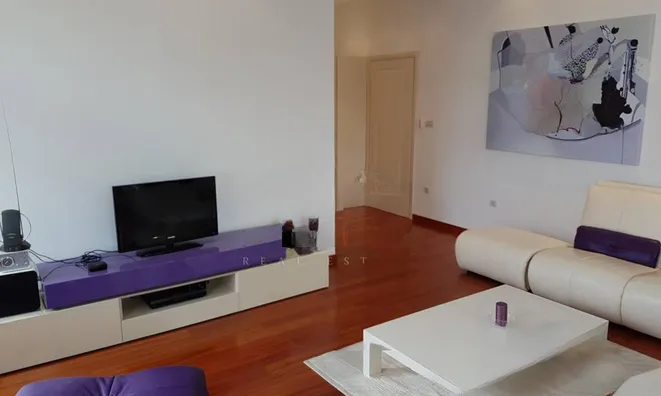 Недвижимость Трёхкомнатная квартира, Центр: 8