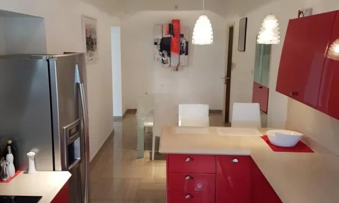 Недвижимость Трёхкомнатная квартира, Центр: 17