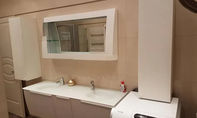 Недвижимость Трёхкомнатная квартира, Центр: 32