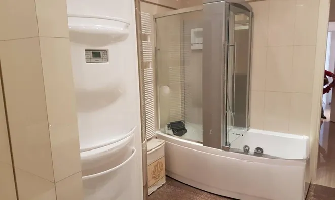 Недвижимость Трёхкомнатная квартира, Центр: 33