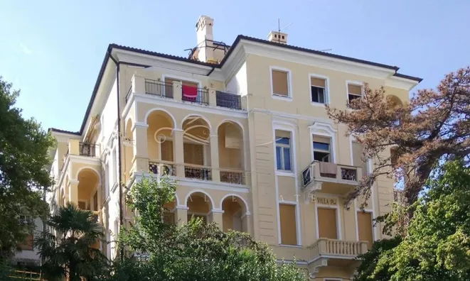 Недвижимость Трёхкомнатная квартира, Центр: 42