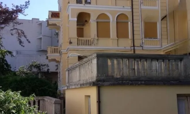 Недвижимость Трёхкомнатная квартира, Центр: 43