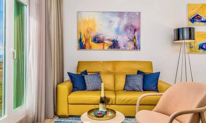 Недвижимость Трехкомнатная квартира в центре: 3