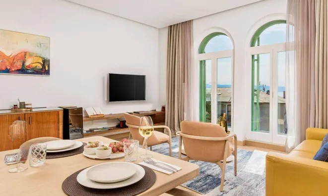 Недвижимость Трехкомнатная квартира в центре: 5