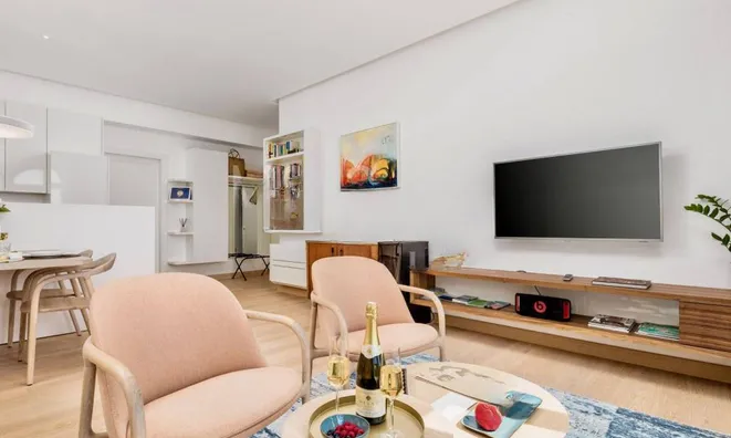 Недвижимость Трехкомнатная квартира в центре: 7