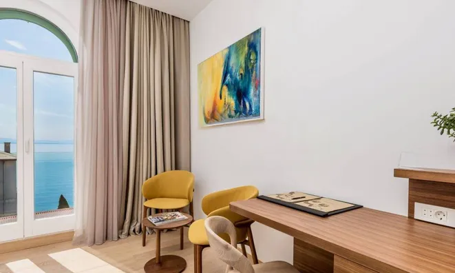 Недвижимость Трехкомнатная квартира в центре: 9