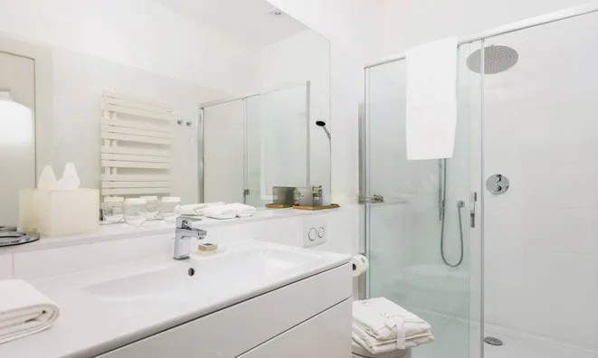 Недвижимость Трехкомнатная квартира в центре: 10