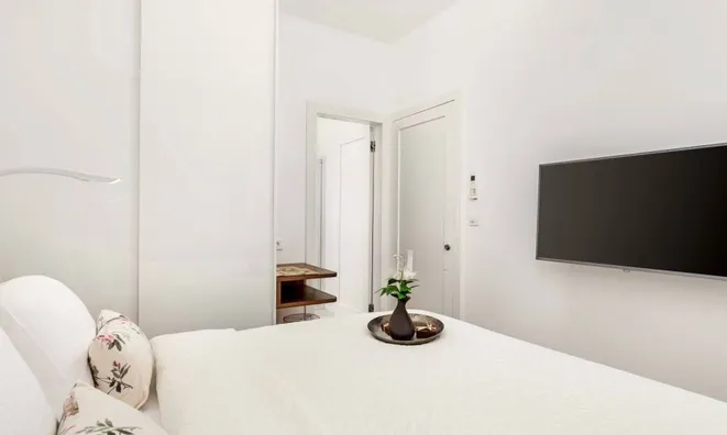 Недвижимость Трехкомнатная квартира в центре: 12