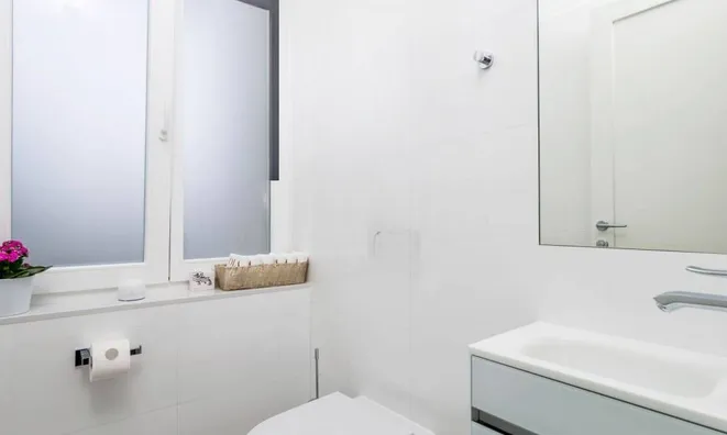 Недвижимость Трехкомнатная квартира в центре: 14