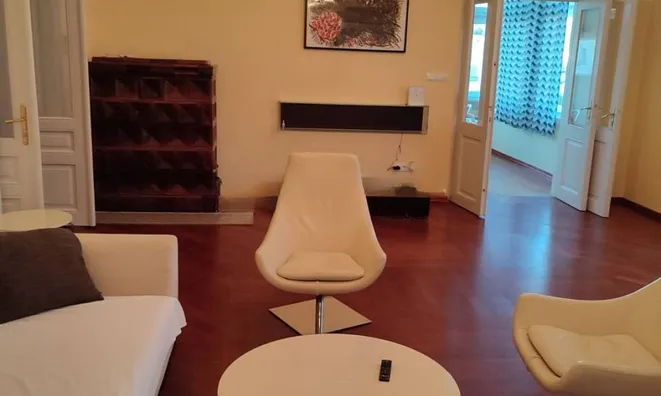 Недвижимость Трехкомнатная квартира Центр: 4