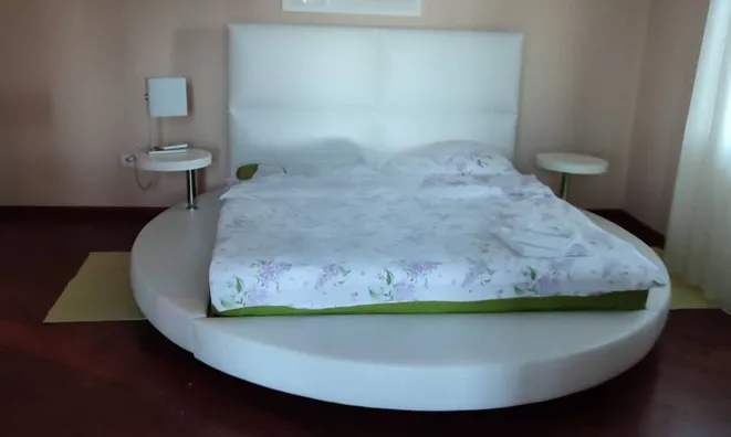 Недвижимость Трехкомнатная квартира Центр: 20