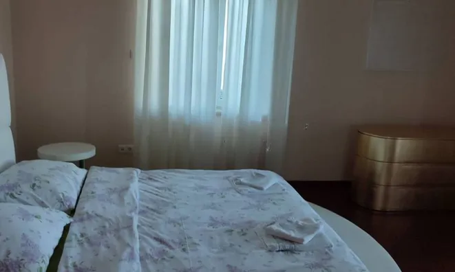 Недвижимость Трехкомнатная квартира Центр: 21