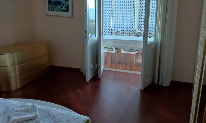 Недвижимость Трехкомнатная квартира Центр: 23