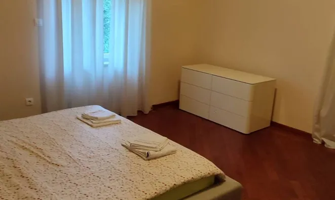 Недвижимость Трехкомнатная квартира Центр: 29