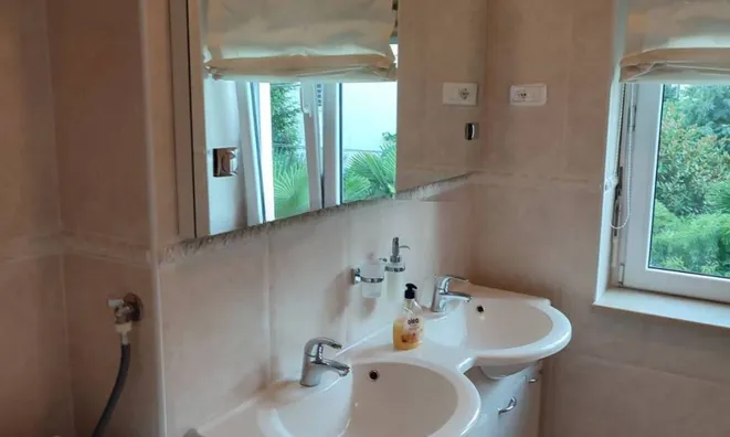 Недвижимость Трехкомнатная квартира Центр: 37