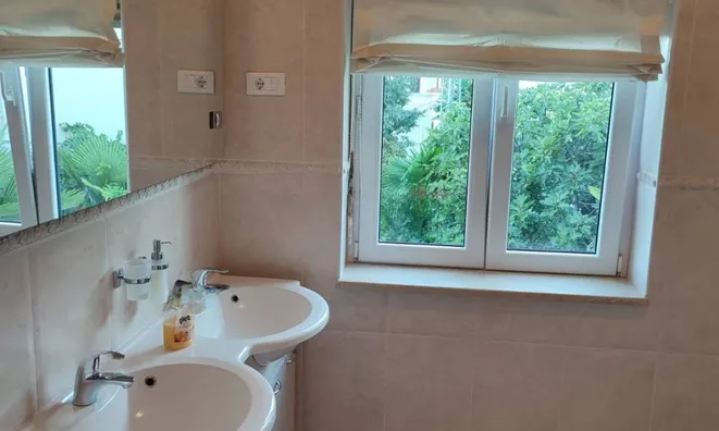 Недвижимость Трехкомнатная квартира Центр: 39