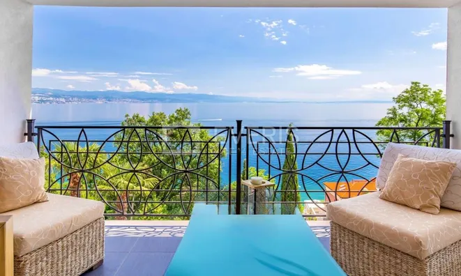 Недвижимость Четырехкомнатная квартира в центре Опатии: 3