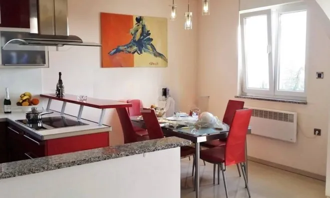 Недвижимость Четырехкомнатная квартира-министр: 4