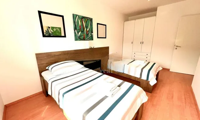 Недвижимость Четырехкомнатная квартира-министр: 10