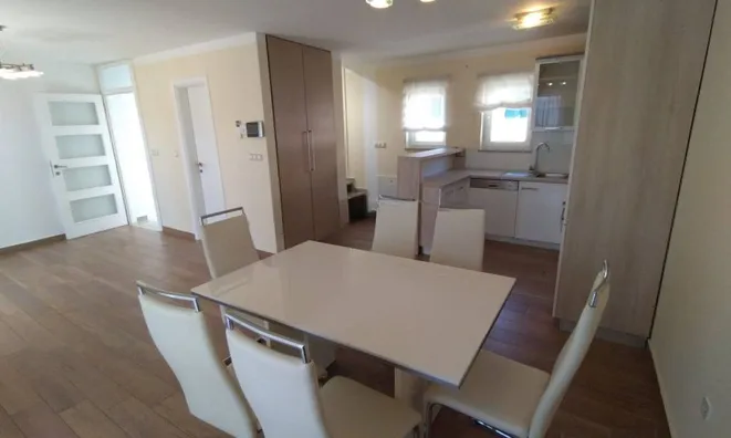 Недвижимость Трехкомнатная квартира в Опатии: 2