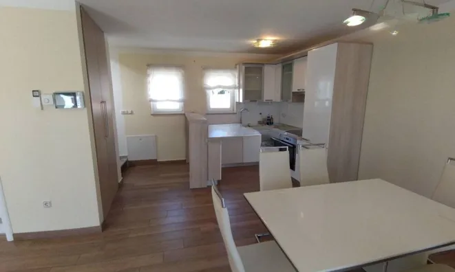 Недвижимость Трехкомнатная квартира в Опатии: 3