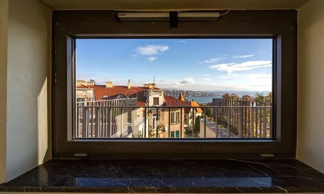 Недвижимость Трёхкомнатная квартира, Центр: 1