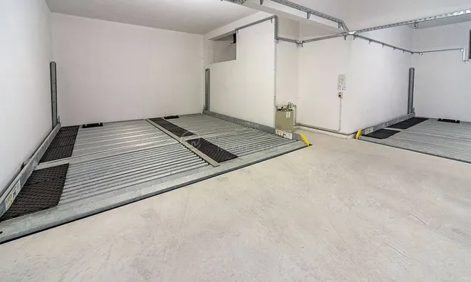 Недвижимость Трёхкомнатная квартира, Центр: 8