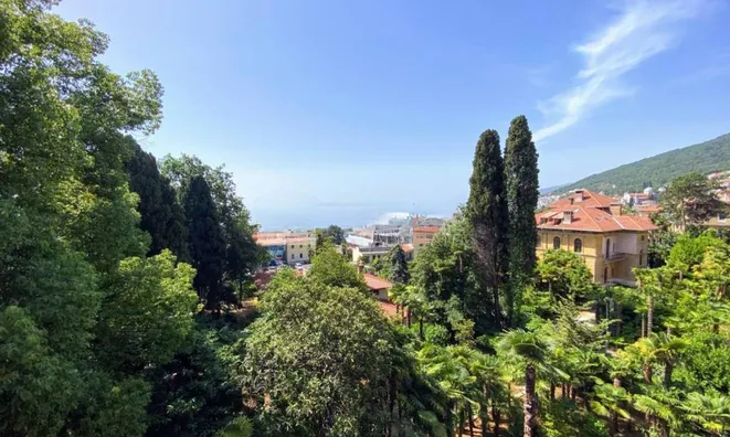 Недвижимость Трехкомнатная квартира в центре: 3