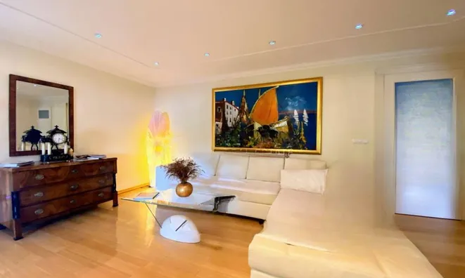 Недвижимость Трехкомнатная квартира в центре: 5