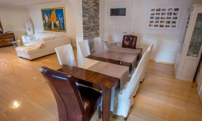 Недвижимость Трехкомнатная квартира в центре: 10