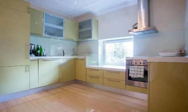 Недвижимость Трехкомнатная квартира в центре: 11