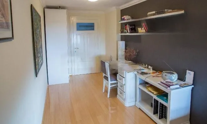 Недвижимость Трехкомнатная квартира в центре: 12