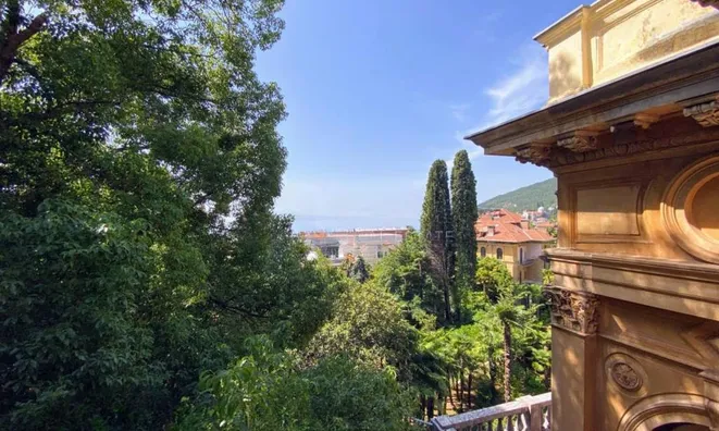 Недвижимость Трехкомнатная квартира в центре: 15